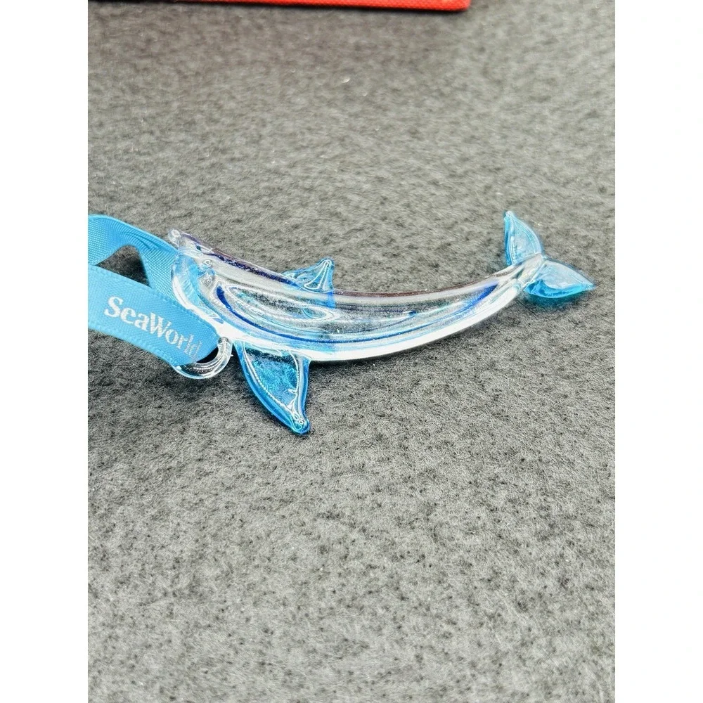 SeaWorld 2010  Blown Blue Swirl Glass Orca  Dolphin Ornament in box New